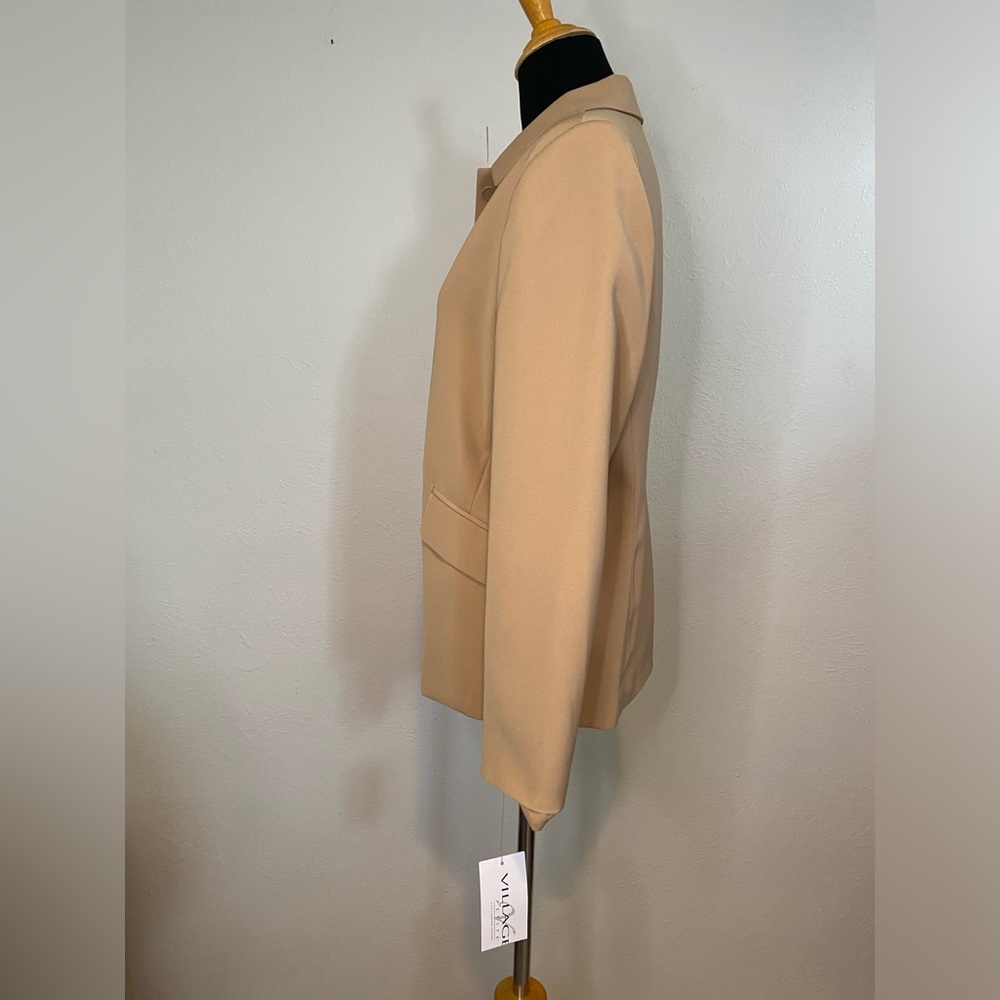 Villager Classic Tan Blazer Size 12P - Picture 4 of 8